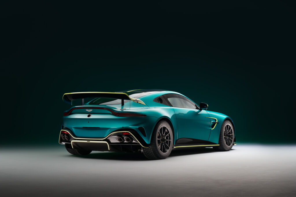 Aston Martin Vantage GT4_04