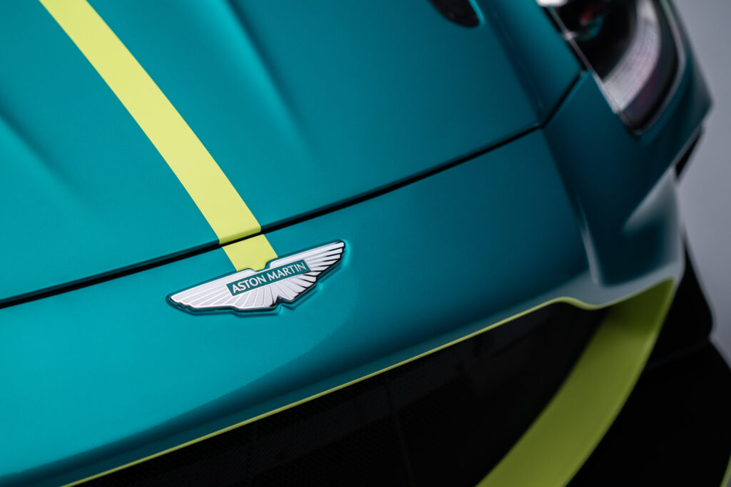 Aston Martin Vantage GT4_13